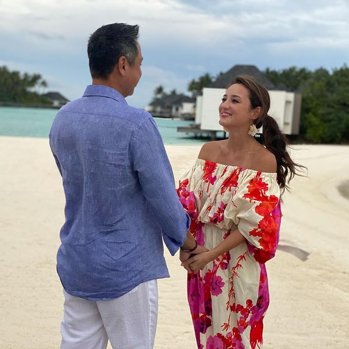 Julie Estelle dan David semakin tampak mesra setelah menikah pada Februari lalu&period; Yuk kita intip momen mesra mereka&excl;