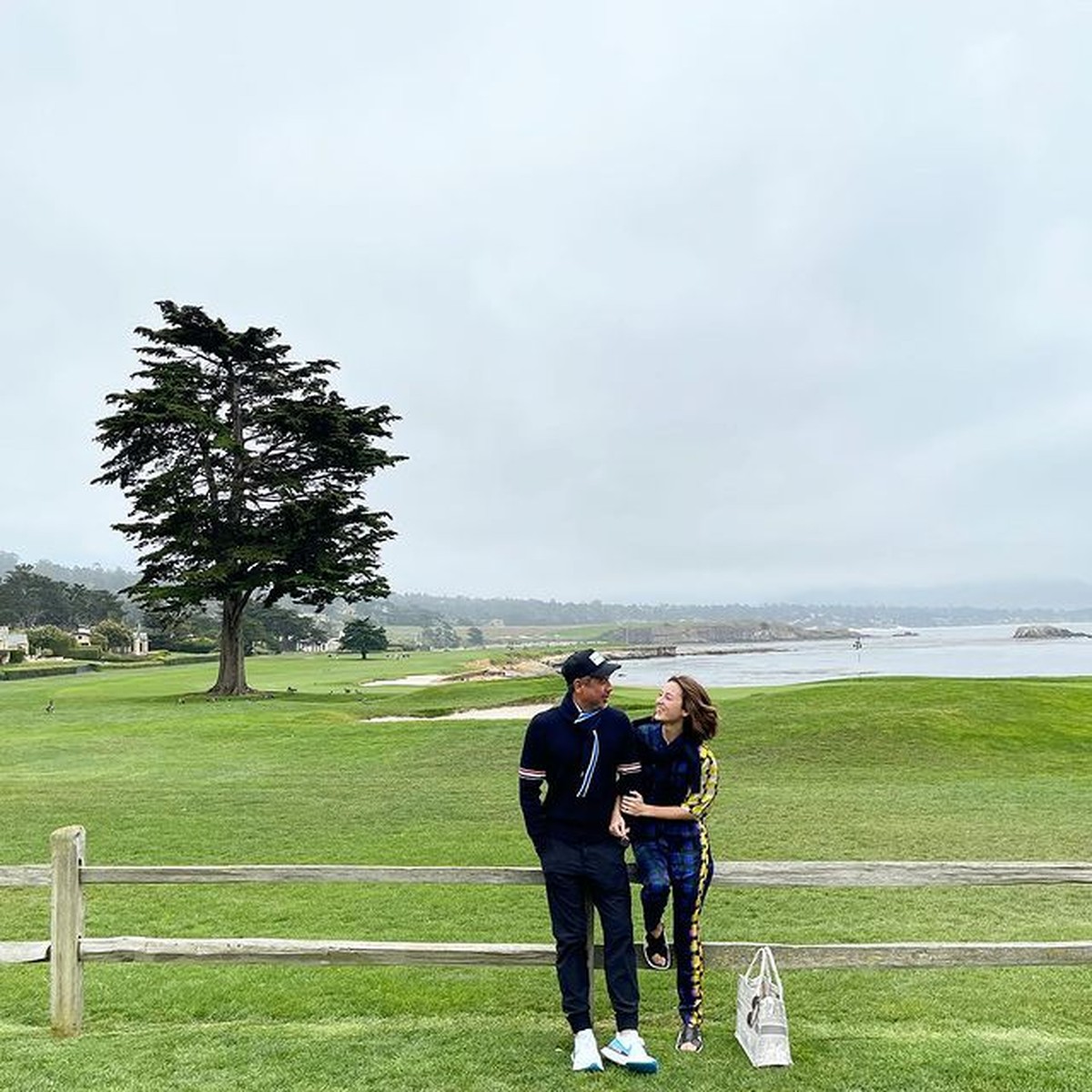 Julie Estelle dan David semakin tampak mesra setelah menikah pada Februari lalu&period; Yuk kita intip momen mesra mereka&excl;