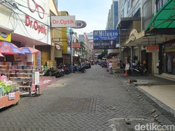 Pasar Baru Jakpus Sepi Pembeli Pagi Ini, Sejumlah Ruko Disewakan