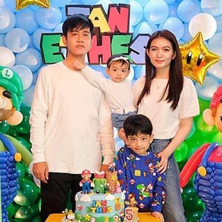 <p>Putri bungsu Gibran Rakabuming dan Selvi Ananda sudah tumbuh besar. La Lembah Manah menjelma jadi gadis cilik yang cantik, Bunda. (Foto: Instagram @janethes.galeri)</p>