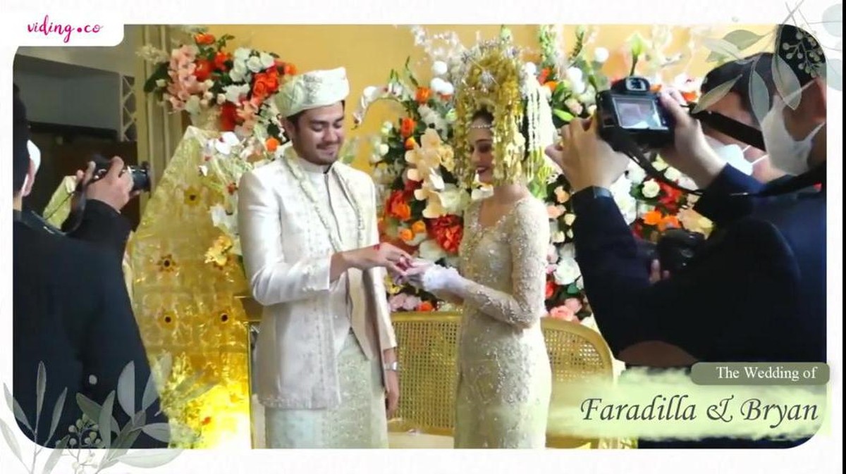 Kabar bahagia datang dari pasangan Faradilla Yoshi dan Bryan Mckenzie yang telah resmi menikah pada Minggu &lpar;1&sol;8&rpar;&period; Yuk intip momennya&excl;
