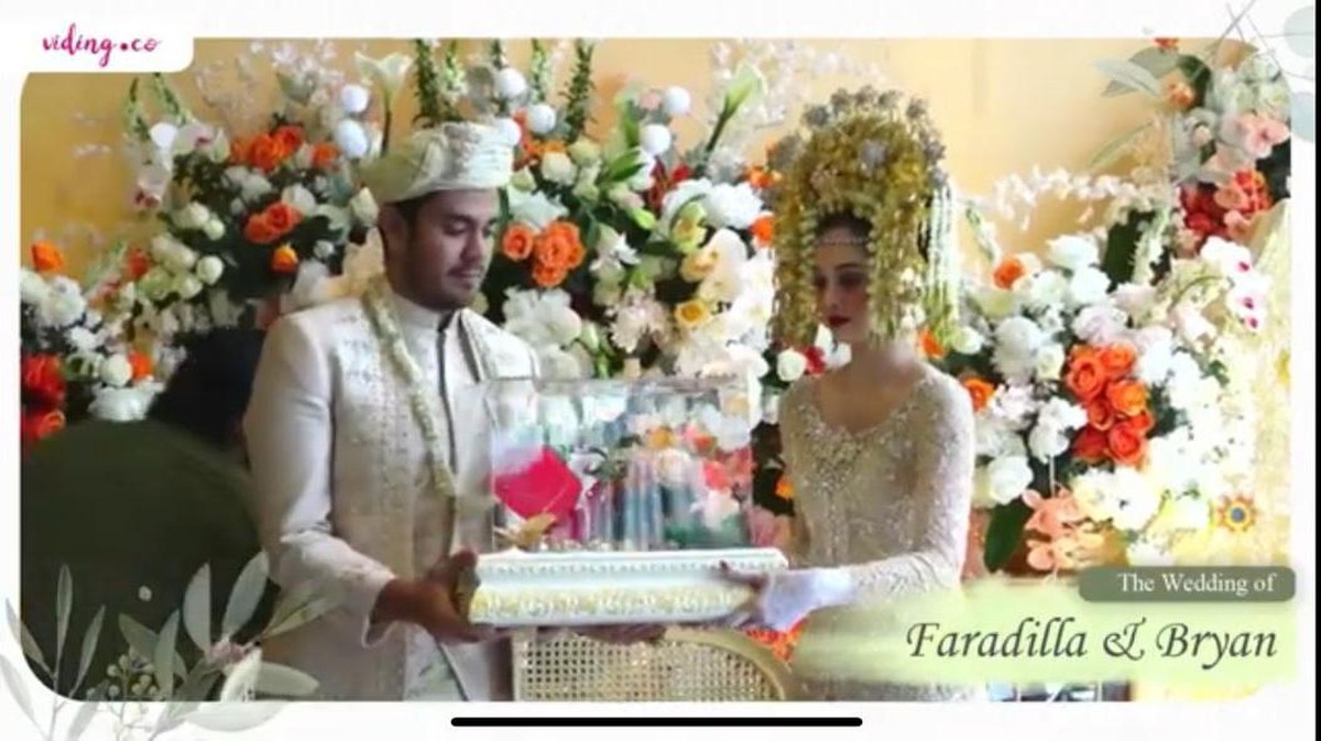 Kabar bahagia datang dari pasangan Faradilla Yoshi dan Bryan Mckenzie yang telah resmi menikah pada Minggu &lpar;1&sol;8&rpar;&period; Yuk intip momennya&excl;