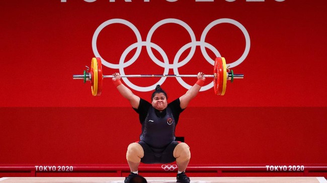 Nurul Akmal yang tampil di kelas +87 kilogram putri mencatat total angkatan 256 kg pada Olimpiade Tokyo 2020 di Tokyo International Forum, Senin (2/8).