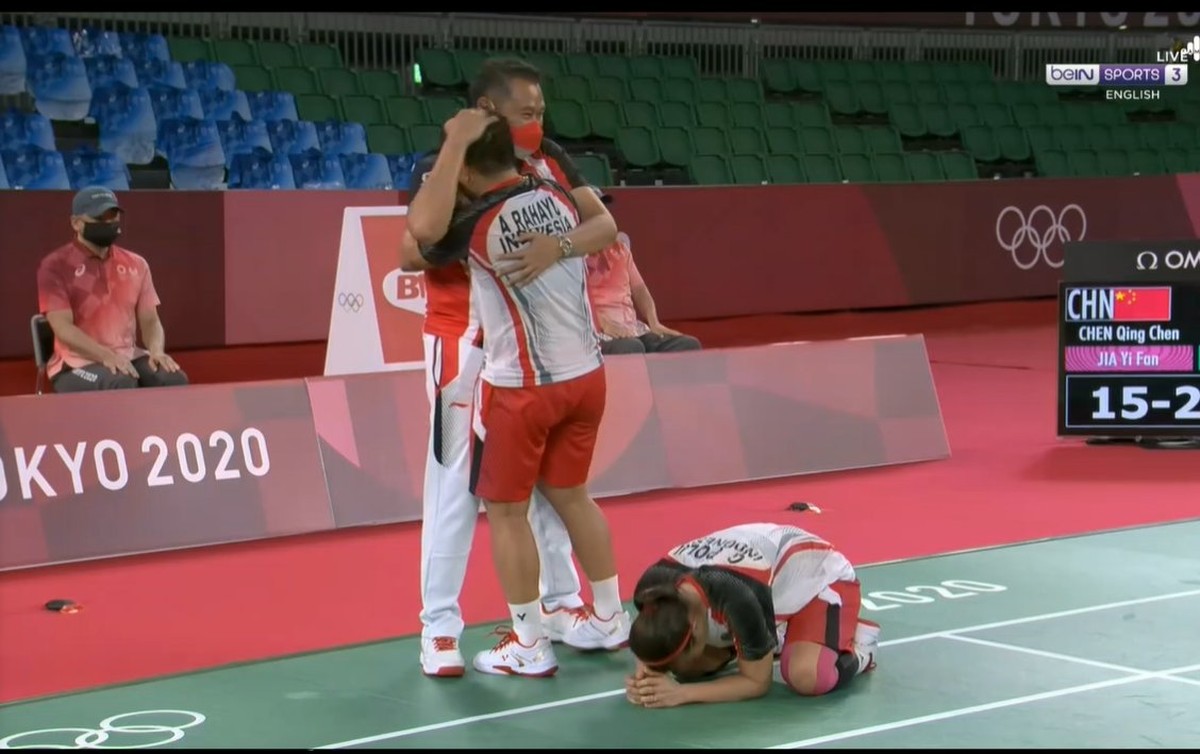 Tim ganda putri bulu tangkis Indonesia berhasil mencetak sejarah raih emas di Olimpiade Tokyo 2020&period; Yuk intip potret haru & bahagianya&excl;