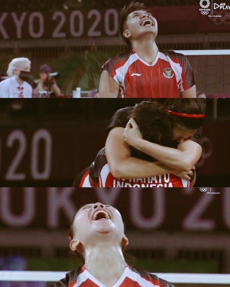 Potret Kemenangan Tim Ganda Putri Bulutangkis Indonesia di Olimpiade 2020 Tim ganda putri bulu tangkis Indonesia berhasil mencetak sejarah raih emas di Olimpiade Tokyo 2020. Yuk intip potret haru & bahagianya!