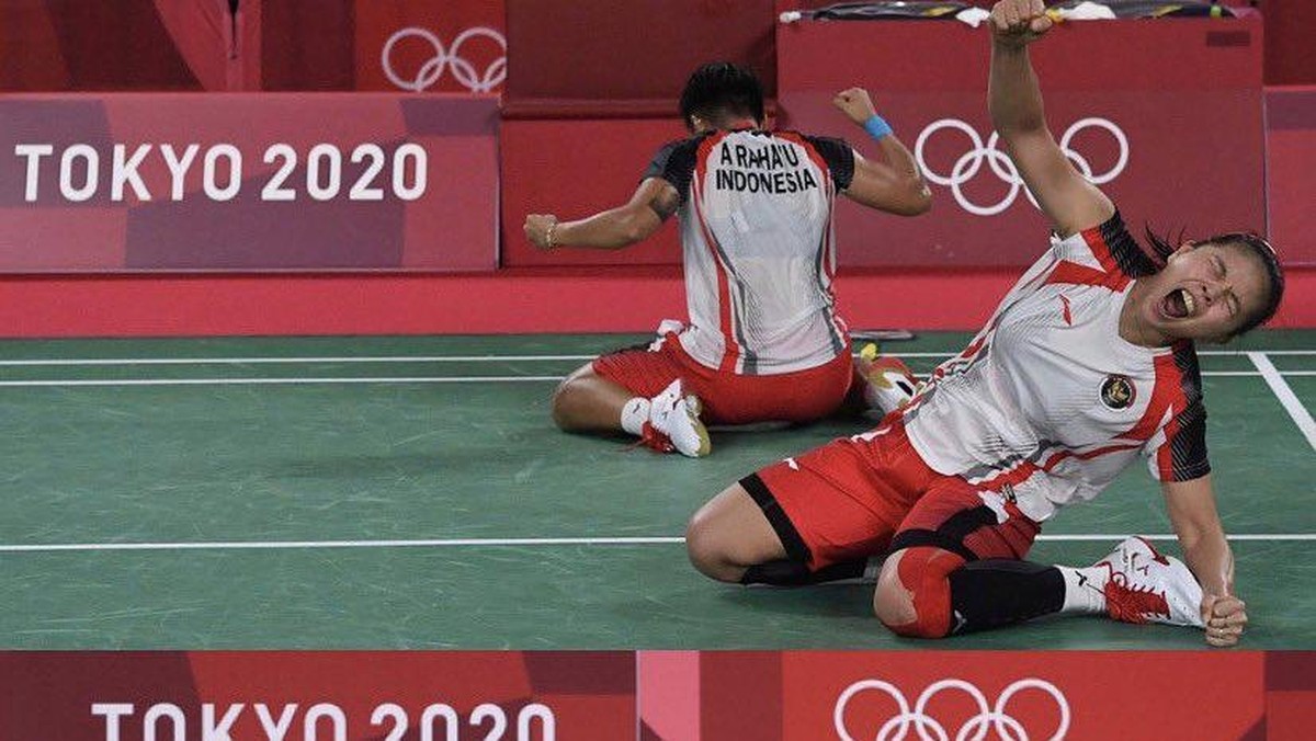 Tim ganda putri bulu tangkis Indonesia berhasil mencetak sejarah raih emas di Olimpiade Tokyo 2020&period; Yuk intip potret haru & bahagianya&excl;