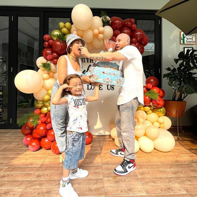 Potret Melaney Ricardo dan Tyson Rayakan 11th Anniversary Pernikahan Melaney Ricardo dan Tyson merayakan anniversary pernikahan mereka yang ke 11th. Yuk kita intip potret mereka!