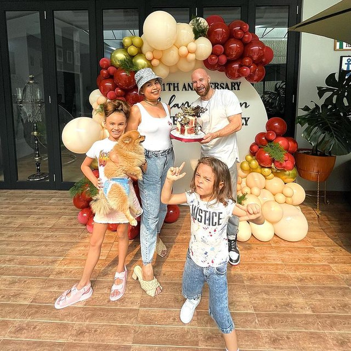 Melaney Ricardo dan Tyson merayakan anniversary pernikahan mereka yang ke 11th&period; Yuk kita intip potret mereka&excl;