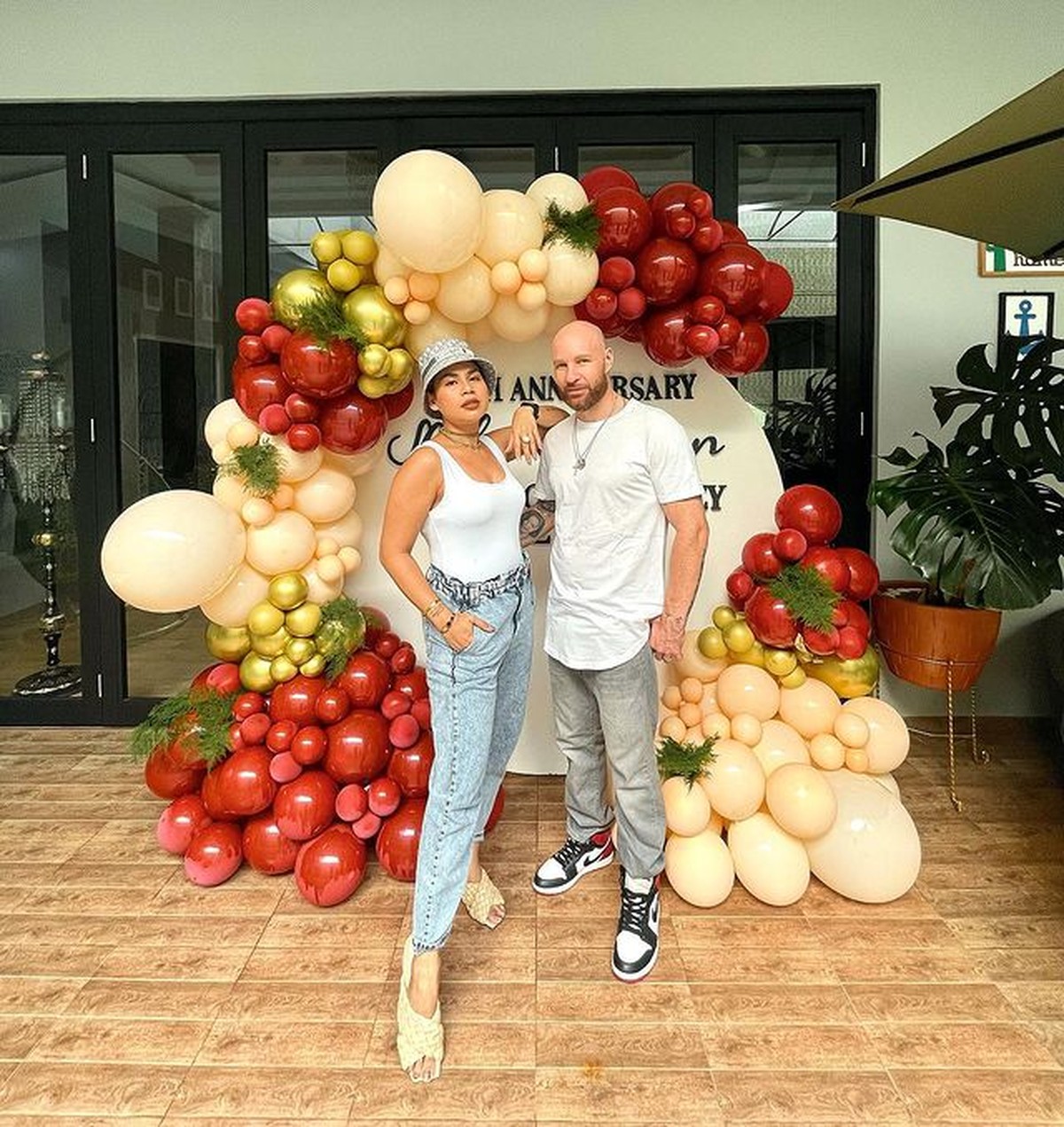 Melaney Ricardo dan Tyson merayakan anniversary pernikahan mereka yang ke 11th&period; Yuk kita intip potret mereka&excl;