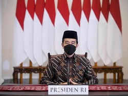 PPKM Lanjut, Jokowi Jamin Bansos buat PKL-Warung Jalan Terus