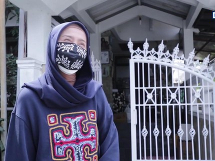 5 Potret Rumah Masa Kecil Desy Ratnasari, Masuk Gang Kecil Bun