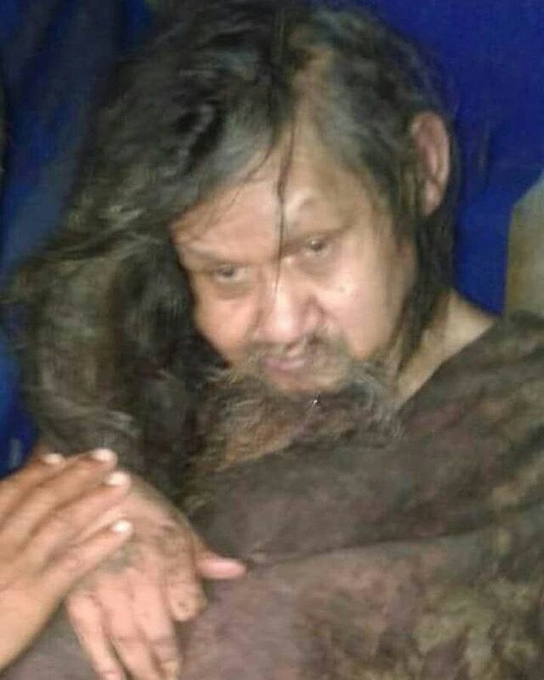 Sosok Mbah Fanani Sang Petapa dari Dieng Mbah Fanani seorang petapa dari Dataran Tinggi Dieng sedang ramai dibicarakan. Yuk kita intip sosoknya Mbah Fanani!