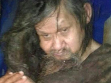 img-title Mbah Fanani Petapa Dieng 'Sakti' VS Denada Cari Uang Tambahan di Singapura