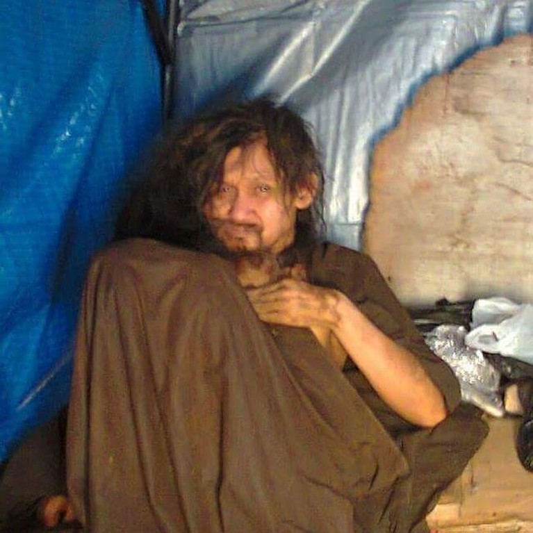 Sosok Mbah Fanani Sang Petapa dari Dieng Mbah Fanani seorang petapa dari Dataran Tinggi Dieng sedang ramai dibicarakan. Yuk kita intip sosoknya Mbah Fanani!