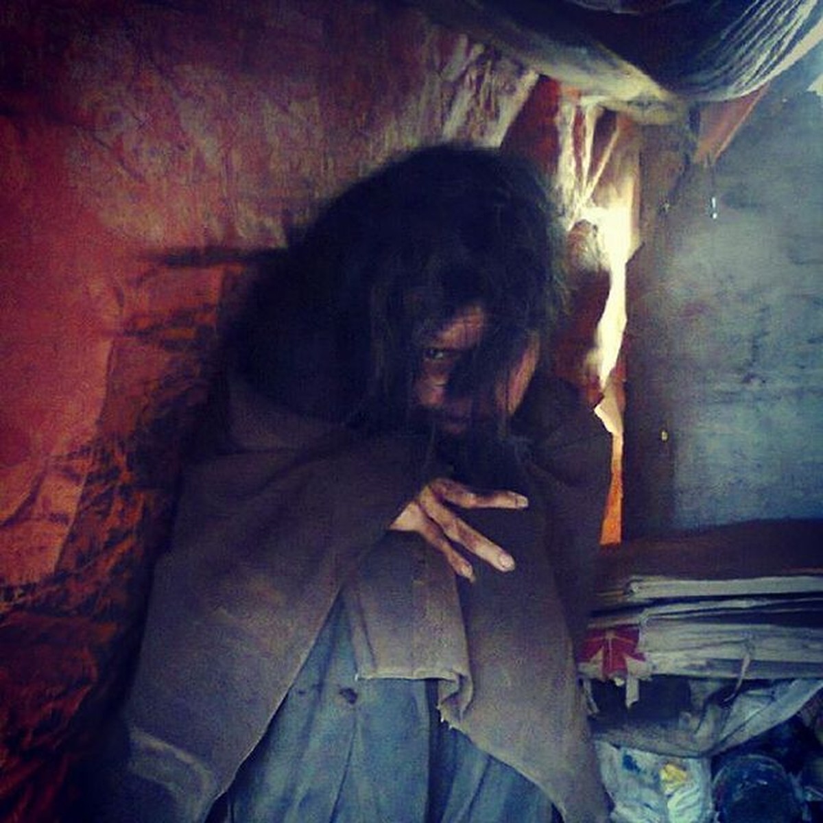 Mbah Fanani seorang petapa dari Dataran Tinggi Dieng sedang ramai dibicarakan&period; Yuk kita intip sosoknya Mbah Fanani&excl;