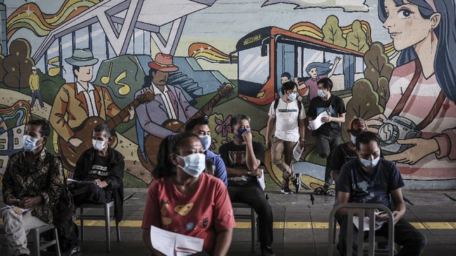 Satgas Covid-19 menyatakan masih perlu serangkaian tes untuk memetakan jumlah kasus Covid-19 secara riil, sebelum memastikan herd immunity.