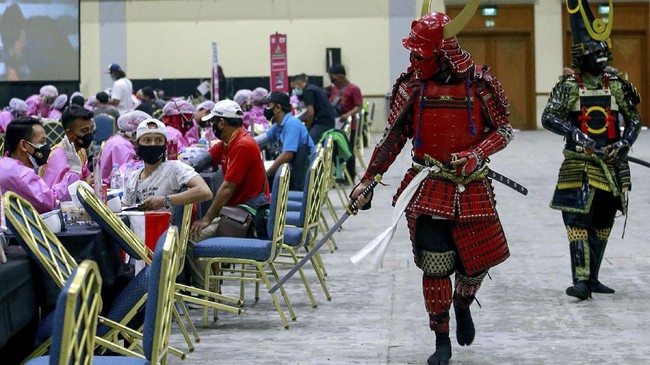 FOTO: Vaksinasi Covid-19 Jakarta Lampaui Target