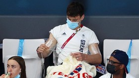 Aksi Tom Daley 'Kepergok' Merajut di Tribun Olimpiade