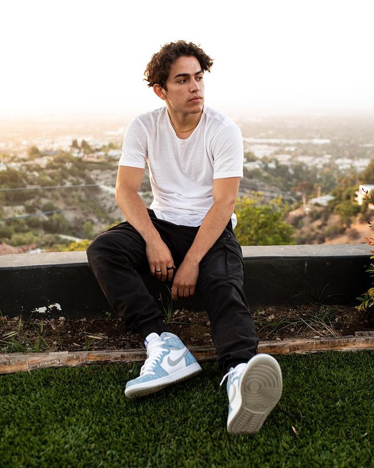 Anthony Barajas seleb TikTok asal Amerika ini meninggal secara tragis ditembak usai nonton bioskop di California&period; Yuk intip potretnya&excl;