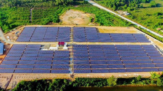 Hitachi ABB Power Grids mendukung target pemerintah mengurangi penggunaan sumber energi berbasis fosil secara persentase pada 2025-2050 melalui peran BESS.