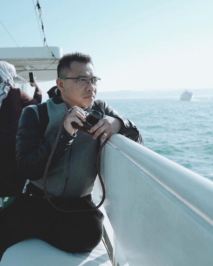 Anang Hermansyah adalah ayah kandung dari Aurel Hermansyah. Ia merupakan seorang penyanyi dan juga produser musik. Setelah berpisah dengan Krisdayanti, ia menikah dengan Ashanty. (Foto keluarga artis Aurel Hermansyah/Instagram.com/azriel_hermansyah)