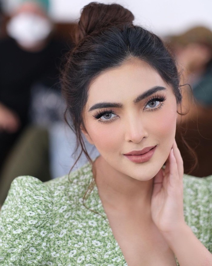 Ashanty adalah ibu sambung dari Aurel Hermansyah. Pernikahannya dengan Anang Hermansyah menghadirkan 2 anak yakni Arsya dan Arsy. Ashanty sangat dekat dengan Aurel Hermansyah. (Foto keluarga artis Aurel Hermansyah/Instagram.com/ashanty_ash)