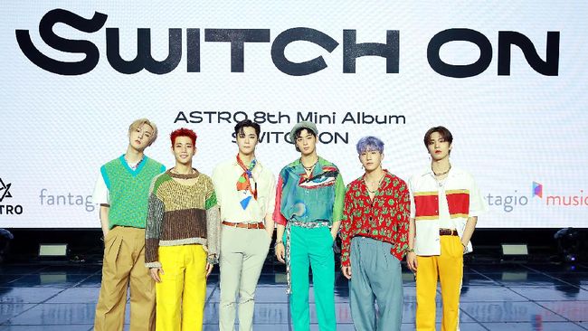 Para member ASTRO mengungkapkan kebiasaan mereka ketika menciptakan atau mempersiapkan lirik bagi lagu terbaru.