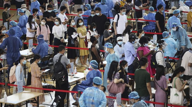 China pecat pejabat lalai cegah kenaikan kasus Covid-19 dan 122 warga Taiwan dipulangkan dari Indonesia.
