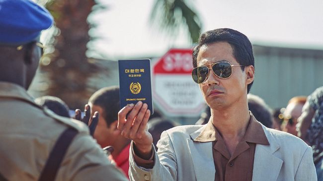 Daftar lengkap pemenang Blue Dragon Film Awards 2021 terdiri dari Escape from Mogadishu, The Book of Fish, dan masih banyak lagi.