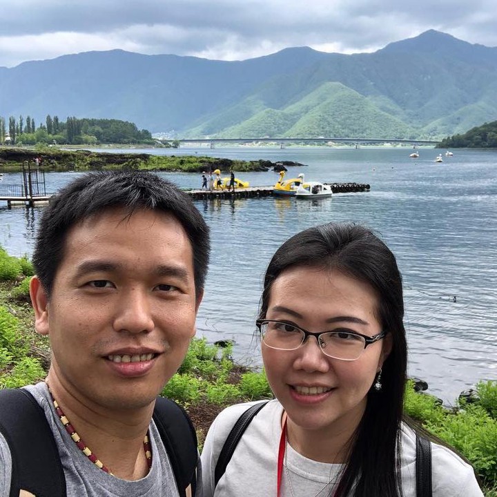 <p>Hendra dan Sansan juga hobi <em>traveling</em>. Mereka tak pernah absen mengabadikan potret ketika sedang melancong. (Foto: Instagram @hendrasansan)</p>