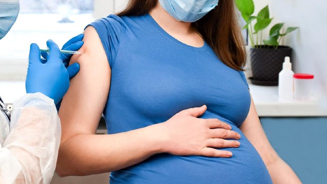 Vaksinasi Booster COVID-19 pada Kehamilan dan Pengawasan Risiko Keguguran Spontan