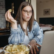Duh... Berat Badan Naik Sejak Pandemi, 3 Kebiasaan Buruk Ini Ternyata Penyebab Utamanya!