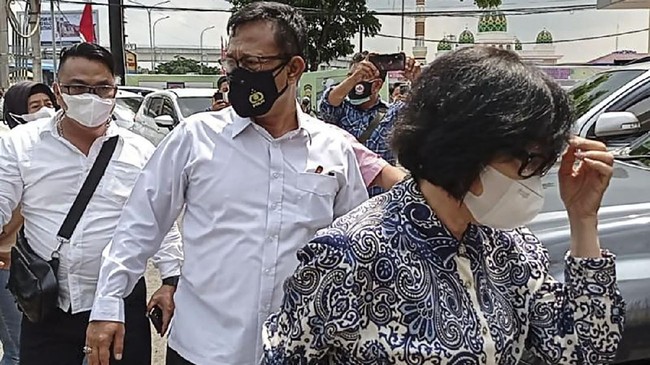 Seorang dokter di Palembang menyebut anak Akidi Tio memiliki usaha eksepedisi di Singapura, Hongkong, China, dan Australia.
