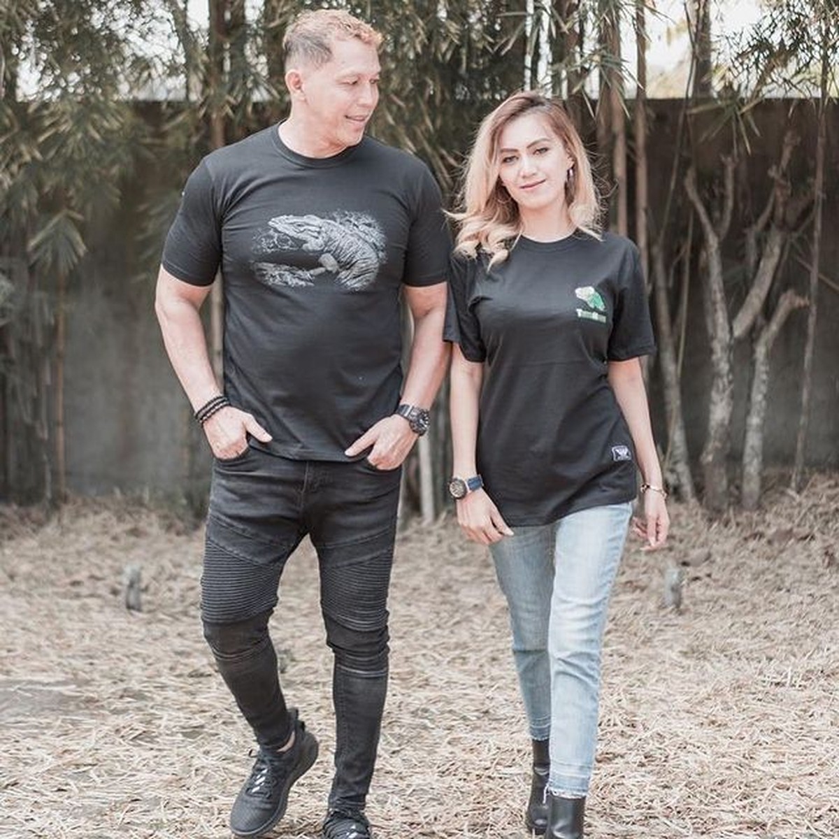 Bang Tigor telah melepas status dudanya dengan menikahi Aisyah wanita yang lebih muda 24 tahun darinya&period; Yuk intip kemesraanya&excl;