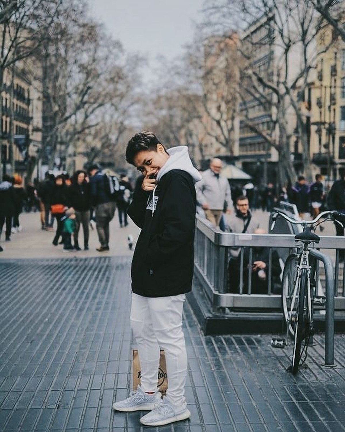 Kemenangan ganda putri Greysia Polii dan Apriyani Rahayu bikin bangga Indonesia&period; Yuk kita intip sosok Apriyani Rahayu&excl;