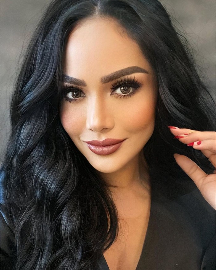 Krisdayantii adalah ibu kandung dari Aurel Hermansyah. Anang dan Krisdayanti berpisah pada tahun 2009. Krisdayanti menikah dengan Raul Lemos pada tahun 2011 dan telah dikaruniai dua orang anak. (Foto keluarga artis Aurel Hermansyah/Instagram.com/krisdayantilemos)