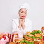 Menjelang Lebaran, Jangan Lagi Lakukan 4 Kebiasaan Ini Kalau Nggak Mau Berat Badan Semakin Naik!