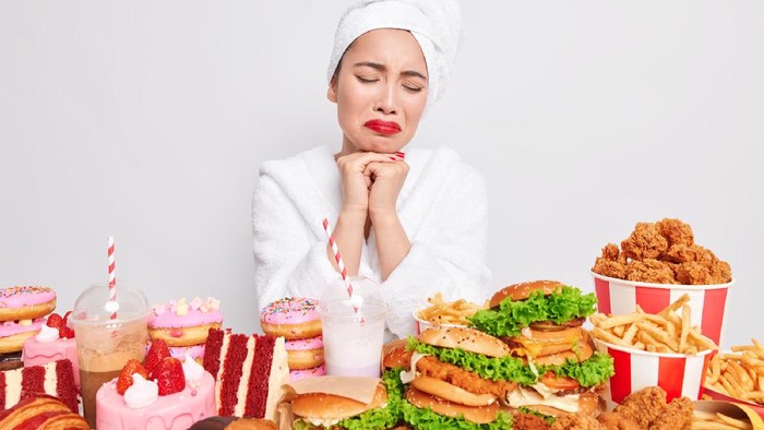 Bukan Menyembuhkan, 4 Makanan Ini Justru Perlu Dihindari Karena Dapat Menaikkan Tingkat Stres yang Dialami