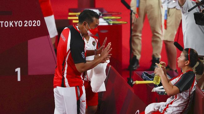 Tangan Dingin Eng Hian Bawa Greysia/Apriyani Juara Olimpiade Eng Hian sukses mengantarkan Greysia Polii/Apriyani Rahayu meraih medali emas badminton Olimpiade Tokyo 2020.