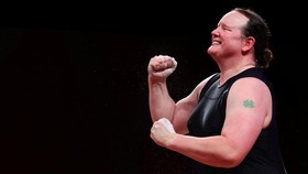 Atlet Transgender Laurel Hubbard Cetak Sejarah di Olimpiade