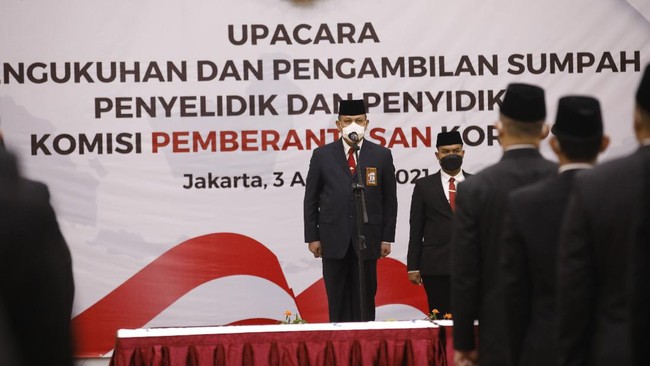 Ketua KPK Firli Bahuri menyebut pengukuhan dan pengambilan sumpah jabatan tersebut merupakan konsekuensi peralihan pegawai KPK menjadi ASN.