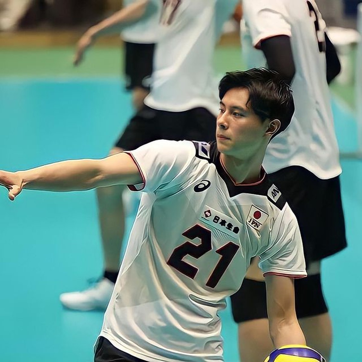 Atlet voli Jepang memiliki wajah yang tampan&period; Aktor Nicholas Saputra terseret karena disebut kembaran&period; Yuk intip pesona sang atlet&excl;
