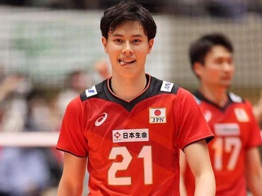 img-title Pesona Ran Takahashi, Atlet Voli Jepang 'Kembaran' Nicholas Saputra