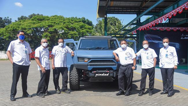 Pindad Rilis Mobil Baru MV2 4x4 Mirip Maung PT Pindad merilis kendaraan baru bernama MV2 4x4 yang terlihat seperti versi sipil dari kendaraan taktis Maung.