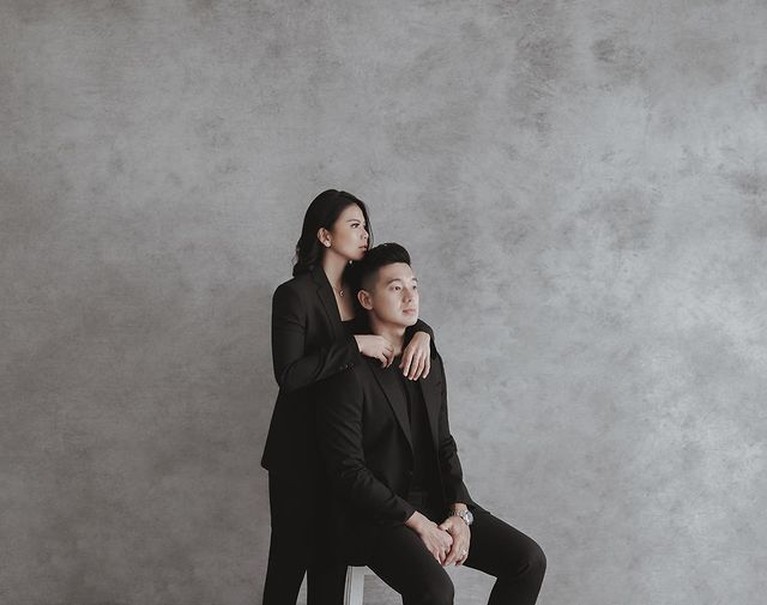 Kemenangan Greysia Polii dan Apriyani Rahayu tak lepas dari doa para pendukung. Intip potret Greysia dan suami si pendukung setianya!