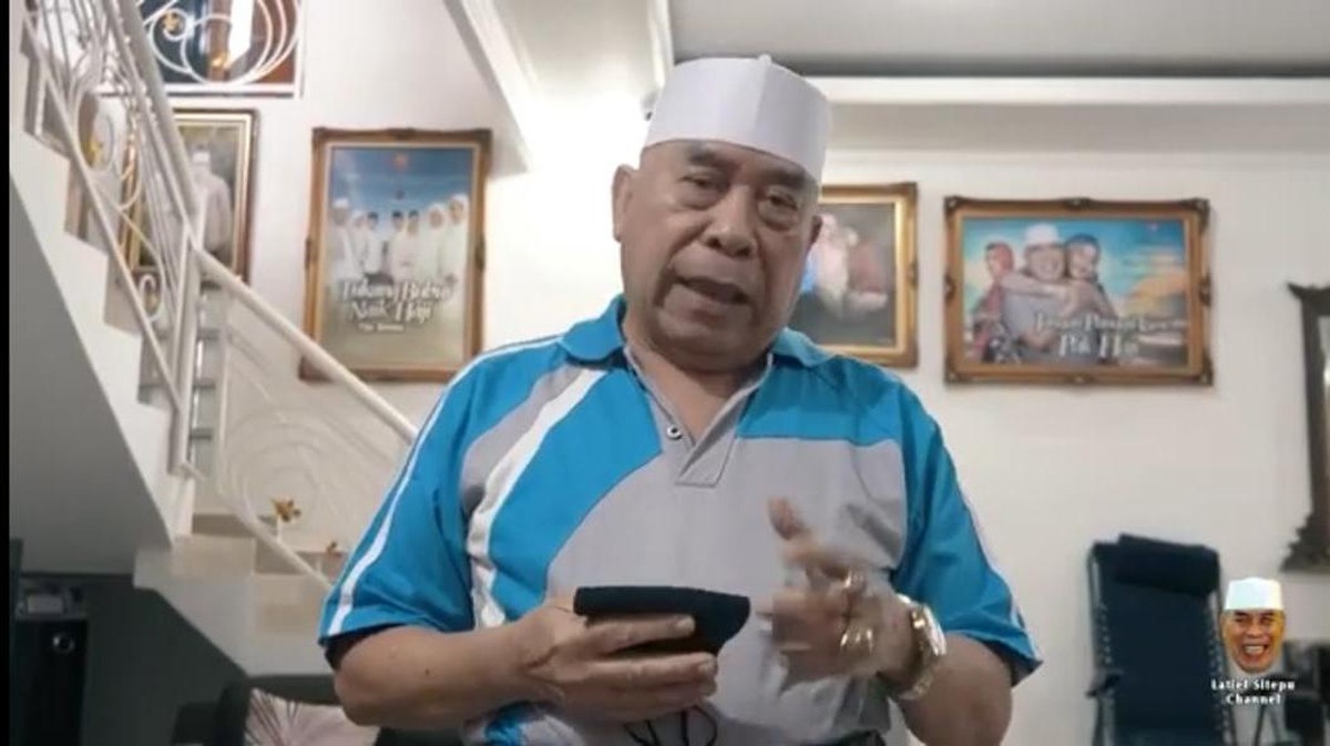 Latief Sitepu pemeran Haji Muhidin di sinetron Tukang Bubur Naik Haji memiliki hunian mewah&period; Yuk kita intip&excl;
