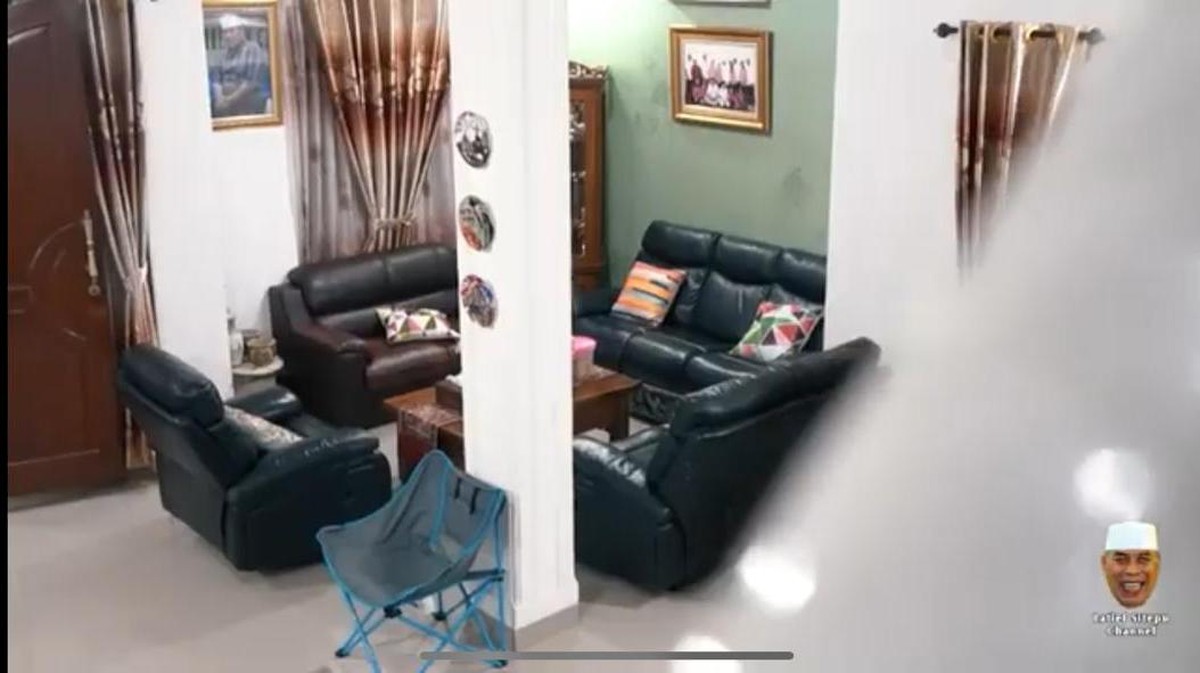 Latief Sitepu pemeran Haji Muhidin di sinetron Tukang Bubur Naik Haji memiliki hunian mewah&period; Yuk kita intip&excl;