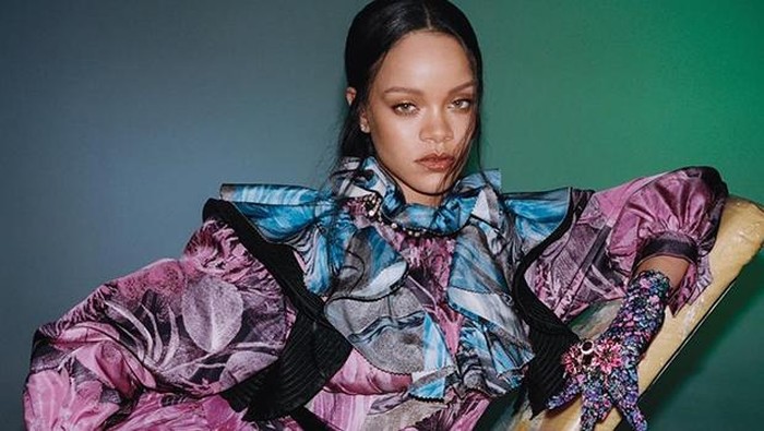 Salut! Rihanna Resmi Dinobatkan Jadi Pahlawan Nasional Barbados