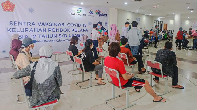 Membuka sentra vaksinasi di Mall Pokets Jakarta Timur pada 12 Juli-10 September, Sarana Jaya dan pengelola mall sukses menjangkau puluhan ribu penerima vaksin.