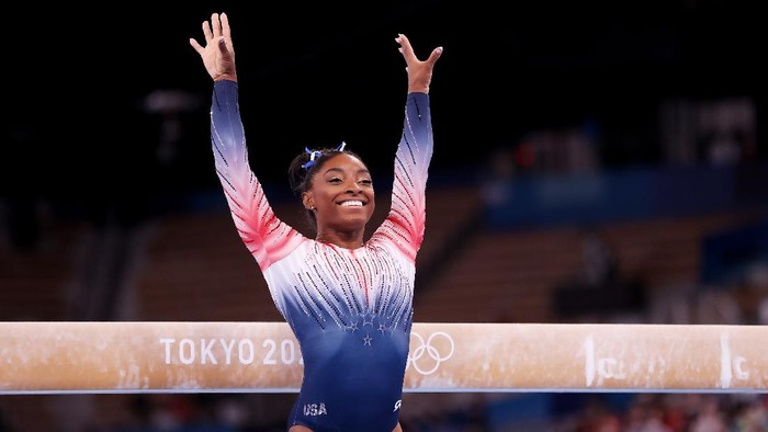 5 Inspirasi OOTD Simone Biles, Cocok untuk Kamu yang Berbadan Mungil